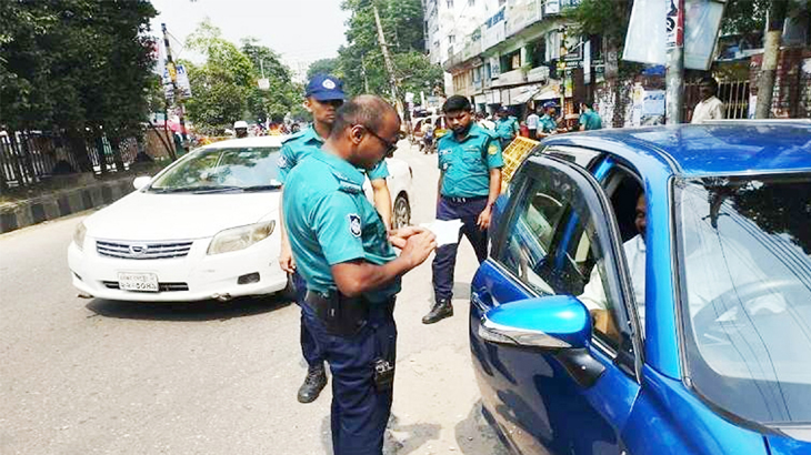 ট্রাফিক আইন লঙ্ঘনের দায়ে রাজধানীতে ৯৭২ মামলা