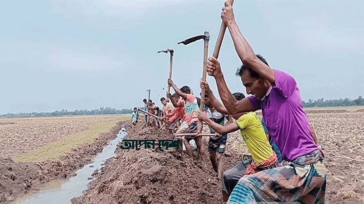 ‘জীবন-জীবিকার স্বার্থে বিল দখলমুক্ত করতে কোদাল হাতে নিয়েছি’