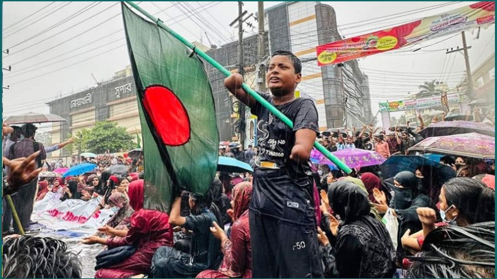 ‘ছাড়তে হবে ক্ষমতা, ঢাকায় আসো জনতা’