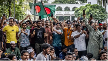 ষড়যন্ত্র ফাঁস, ’জুডিশিয়াল ক্যু’ বানচাল করলো ছাত্ররা