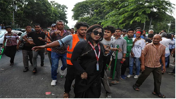 ধানমন্ডি ৩২ নম্বর আন্দোলনকারীদের দখলে 