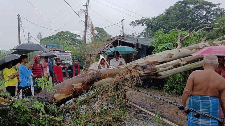 ঘূর্ণিঝড় রেমালের তাণ্ডবে প্রাণ গেল ২১ জনের